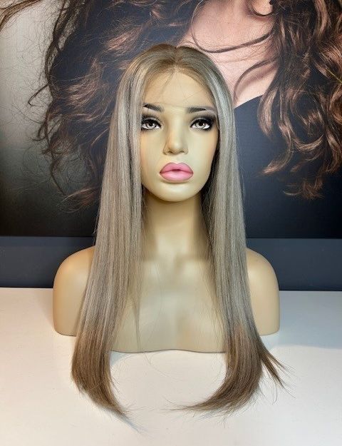 AVA – ASH BLONDE WIG WITH ROOT