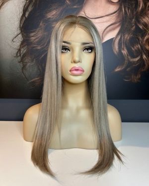 AVA – ASH BLONDE WIG WITH ROOT