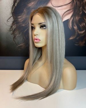 AVA – ASH BLONDE WIG WITH ROOT