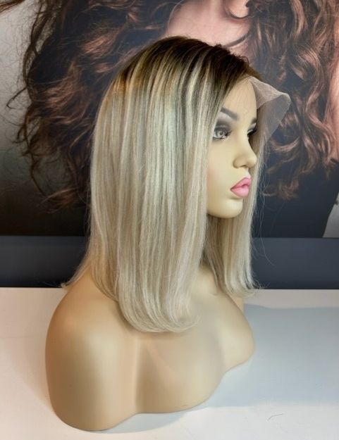 HOLLY – BLONDE ROOTED BOB WIG