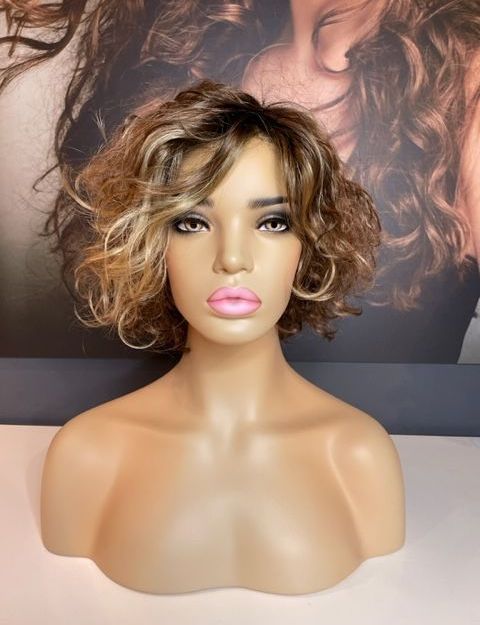 POPPY – BRONDE CURLY BOB WIG