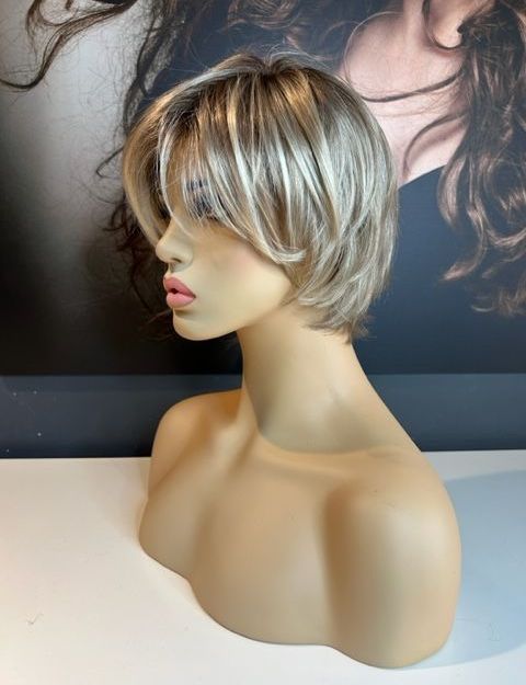 ANA – CHAMPAGNE BLONDE WIG