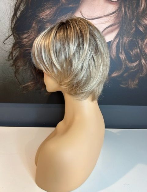 ANA – CHAMPAGNE BLONDE WIG
