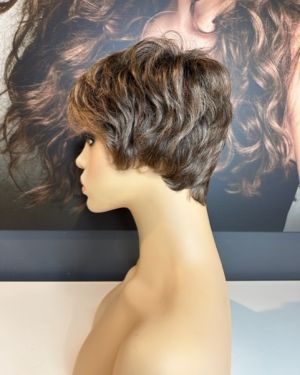 YASMIN – CROPPED WIG WITH MEDIUM BROWN TONES