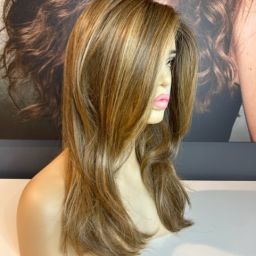 LEXI – CARAMEL BROWN WIG WITH BLONDE TONES