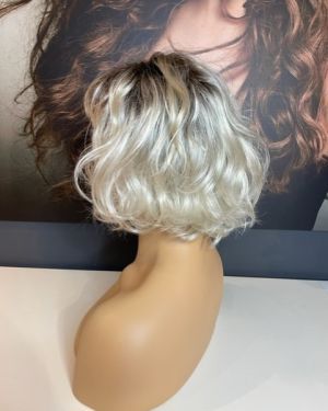 SANDY – PLATINUM BLONDE WAVY BOB WIG